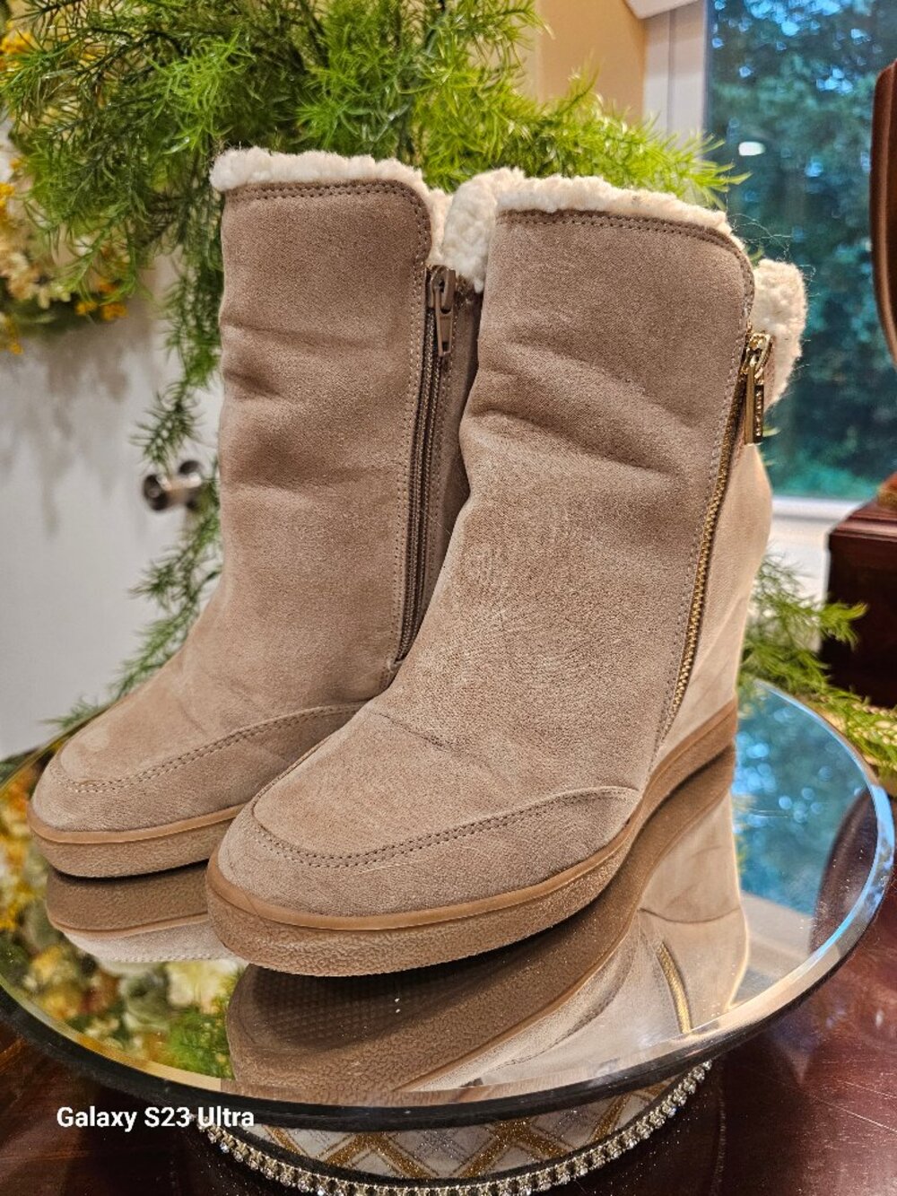 Unisa Boots, size 8 1/2M